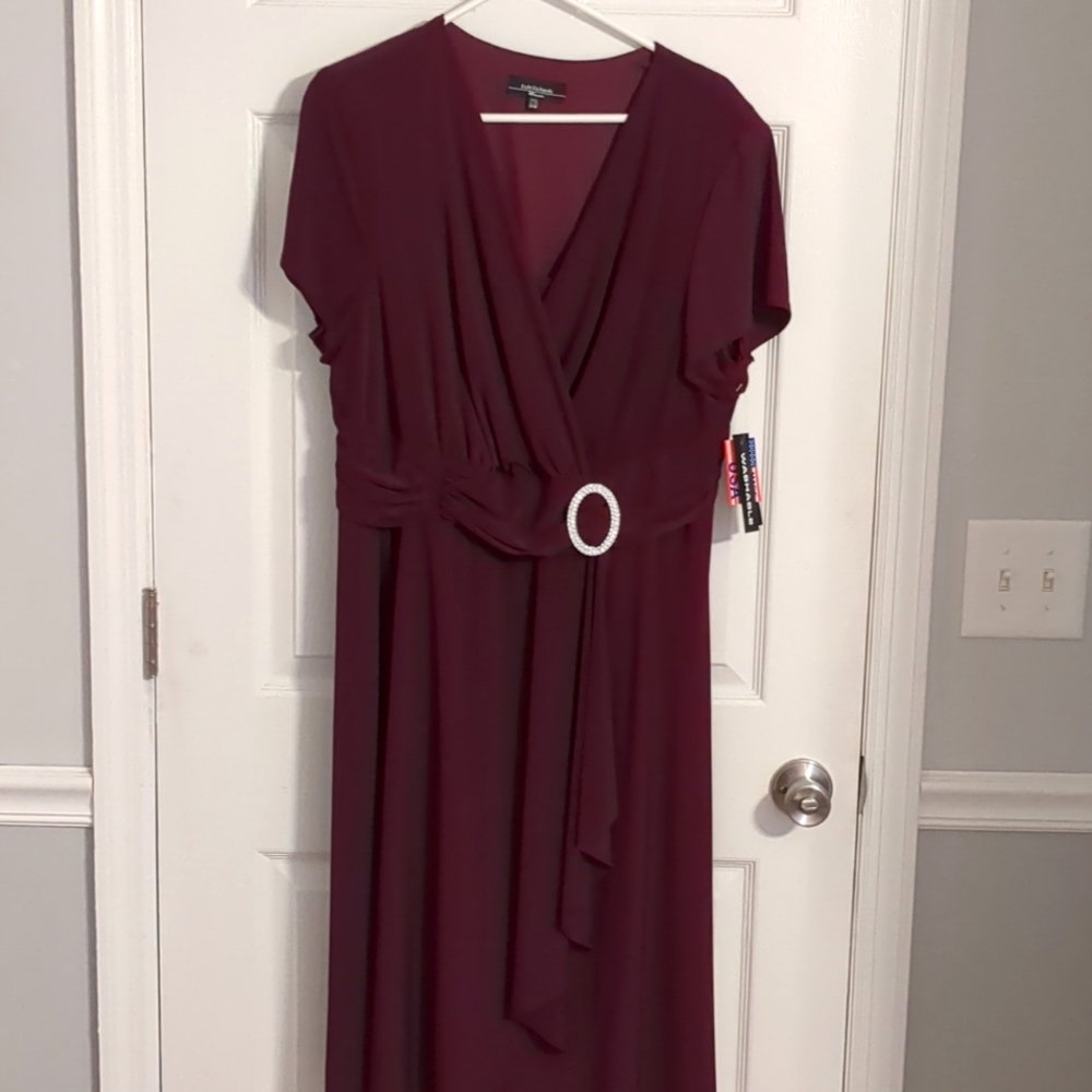 Burgundy size 18W w/rinestone oval.